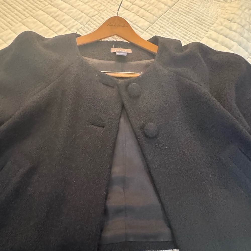 Kenar Black Wool Cape Jacket
Boucle cropped blazer - Picture 7 of 10